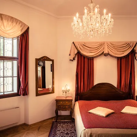 Отель Stekl Глубока-над-Влтавой