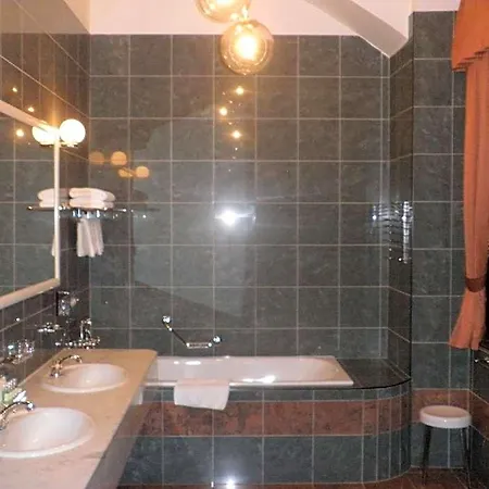 Stekl 4* Hluboka nad Vltavou