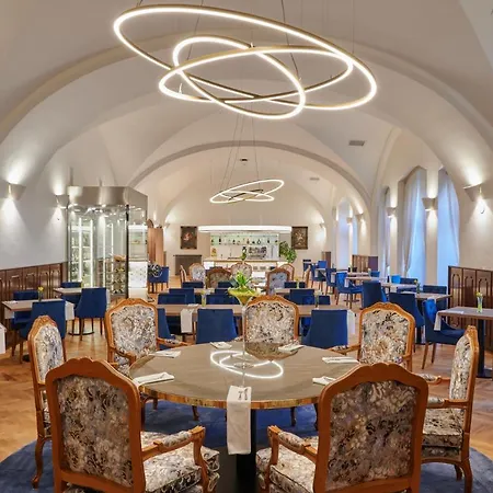 Otel Stekl 4*