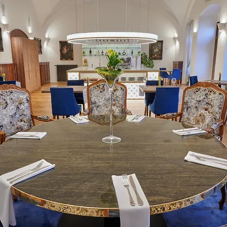 Stekl Otel Hluboká nad Vltavou